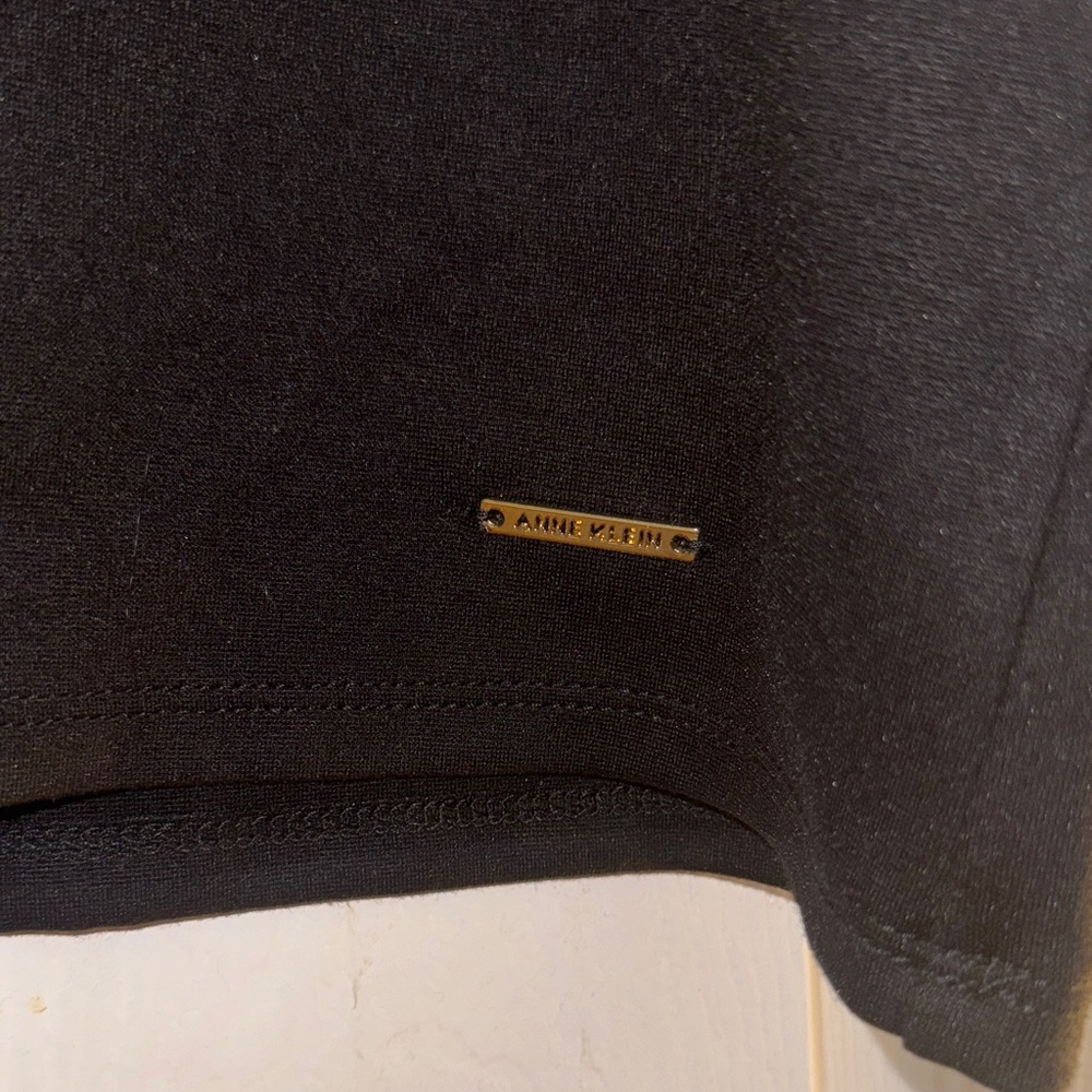 Anne Klein Black Top with White Ruffle Trim - Picture 4 of 6